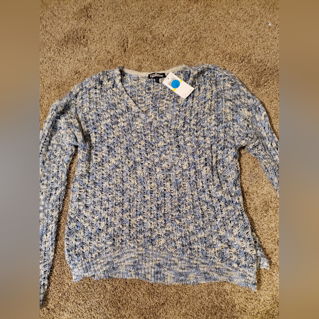 Freshman Women's Blue And Cream Sweater Size Medium